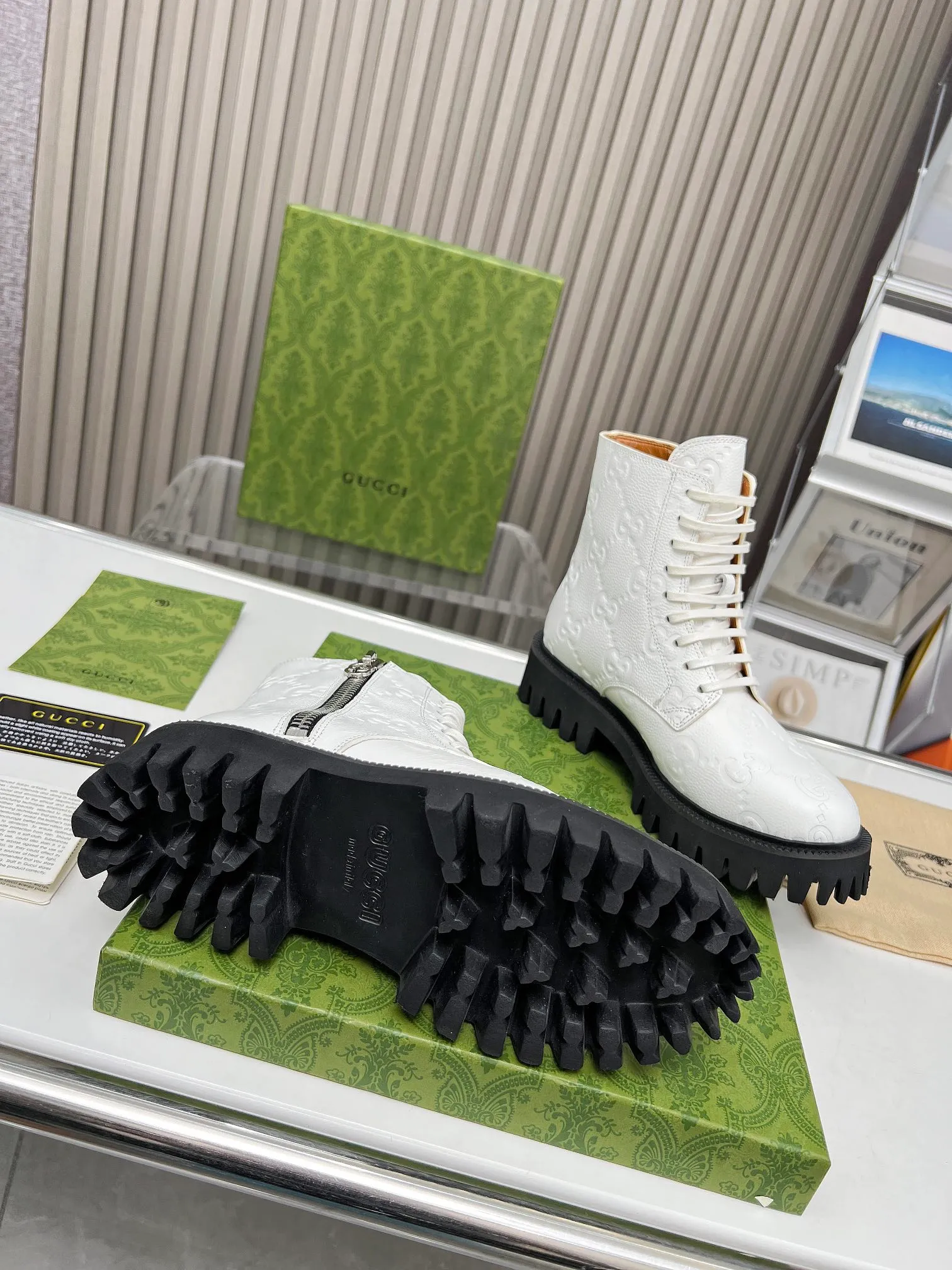👟👟Ex-factory price 540👟👟 Gucci 2023 super cool Martin boots, the GG logo continues to shine in the new series, comfort and lightness are ingeniously presented on this women's leather boots. The classic GG pattern evolved from the name of the brand's founder, Mr. Guccio Gucci. It was first used in the 1930s. After nearly a century of development, it still provides inspiration for the brand to explore new expressions. Code number:35-43#